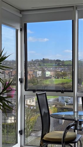 49 Harbour Point, Market Square, Longford