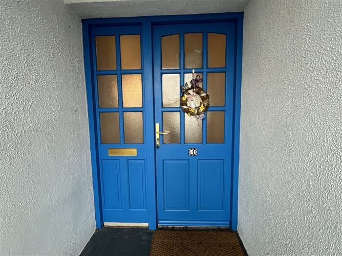 4 Somerset Apartments, Pier Road, Enniscrone, Co. Sligo