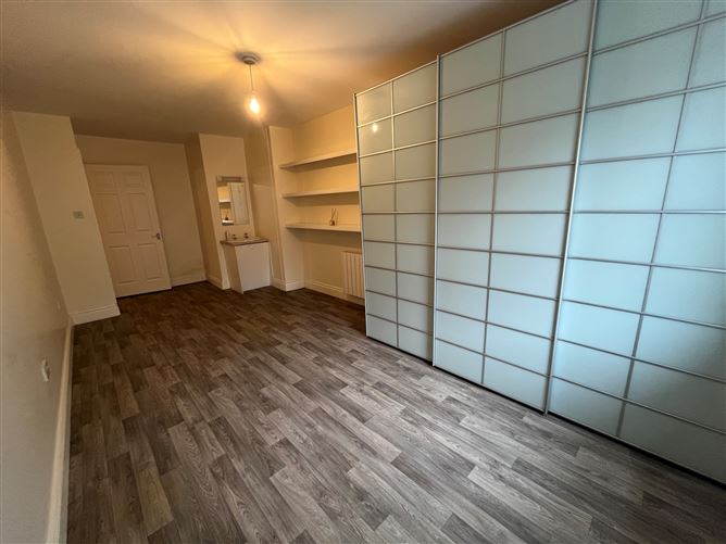 4 Somerset Apartments, Pier Road, Enniscrone, Co. Sligo