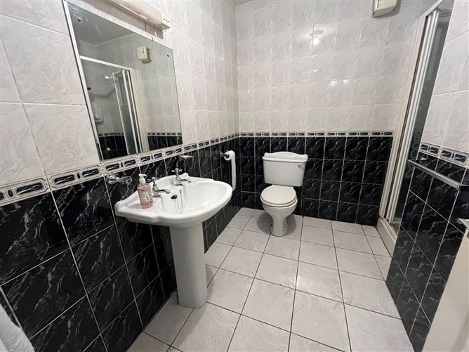 4 Somerset Apartments, Pier Road, Enniscrone, Co. Sligo