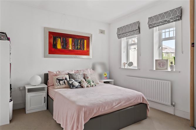 https://photos-a.propertyimages.ie/media/4/6/4/4996464/413409a4-d11b-4d91-9e5b-9fe185e07ff4_l.jpg