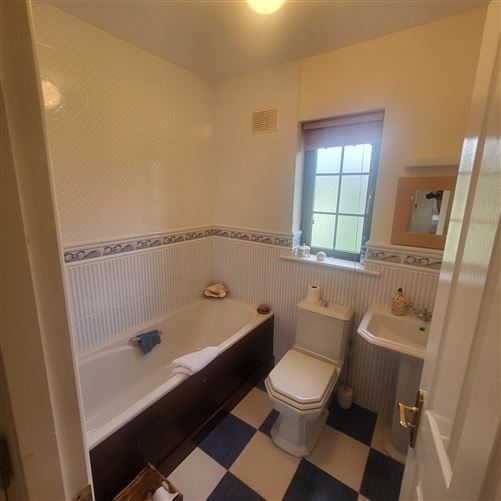 6 Crofton Court Lough RInn, Mohill, Leitrim