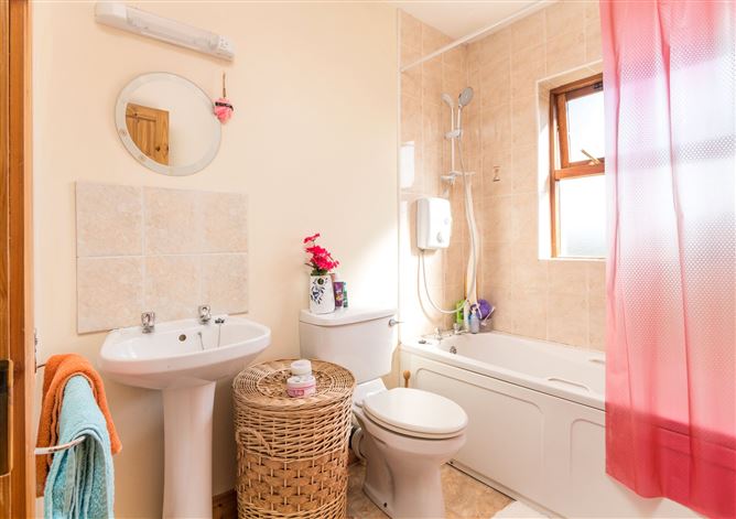 No 14 Cnoc Na Gaoithe, Lanesborough, Co. Longford