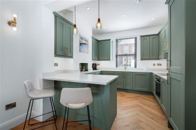 https://photos-a.propertyimages.ie/media/4/6/6/4923664/5858edb9-7829-4a80-ad4a-4afab36a33b2_l.jpg