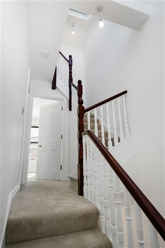 https://photos-a.propertyimages.ie/media/4/6/6/4923664/5858edb9-7829-4a80-ad4a-4afab36a33b2_l.jpg