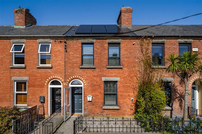 https://photos-a.propertyimages.ie/media/4/6/6/4923664/5858edb9-7829-4a80-ad4a-4afab36a33b2_l.jpg
