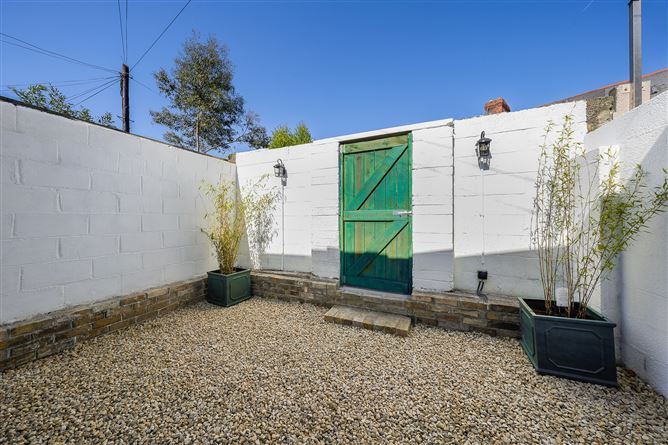 https://photos-a.propertyimages.ie/media/4/6/6/4923664/5858edb9-7829-4a80-ad4a-4afab36a33b2_l.jpg