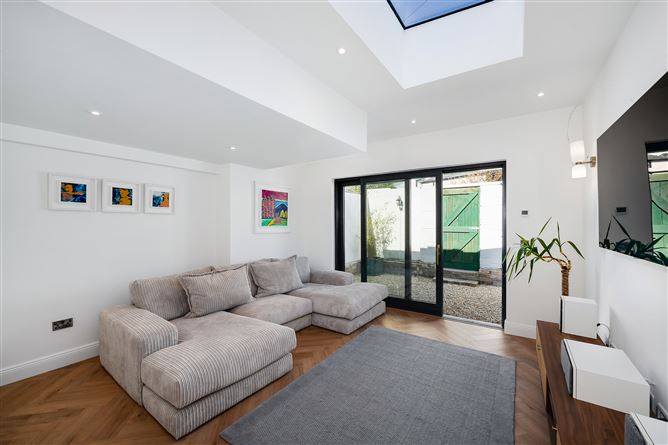 https://photos-a.propertyimages.ie/media/4/6/6/4923664/5858edb9-7829-4a80-ad4a-4afab36a33b2_l.jpg