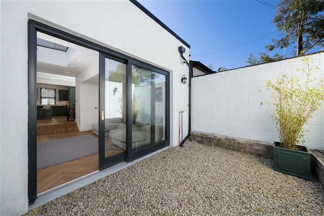 https://photos-a.propertyimages.ie/media/4/6/6/4923664/5858edb9-7829-4a80-ad4a-4afab36a33b2_l.jpg