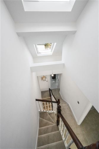 https://photos-a.propertyimages.ie/media/4/6/6/4923664/5858edb9-7829-4a80-ad4a-4afab36a33b2_l.jpg