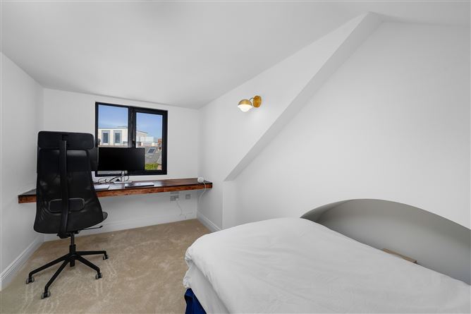 https://photos-a.propertyimages.ie/media/4/6/6/4923664/5858edb9-7829-4a80-ad4a-4afab36a33b2_l.jpg