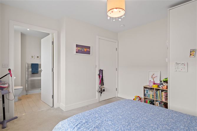 13 Larkfield Close, Leopardstown, Dublin 18