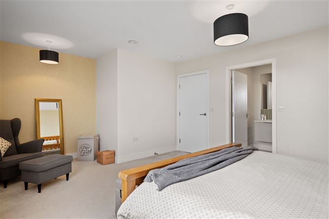 13 Larkfield Close, Leopardstown, Dublin 18