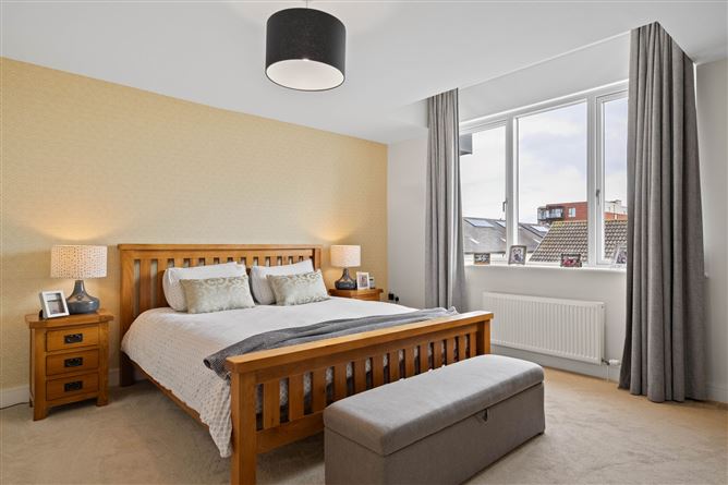 13 Larkfield Close, Leopardstown, Dublin 18