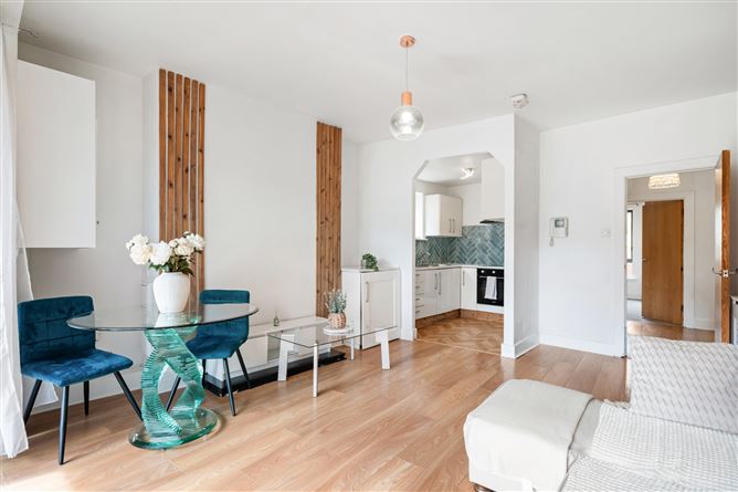 33 The Oval, Tullyvale, Cabinteely, Dublin 18