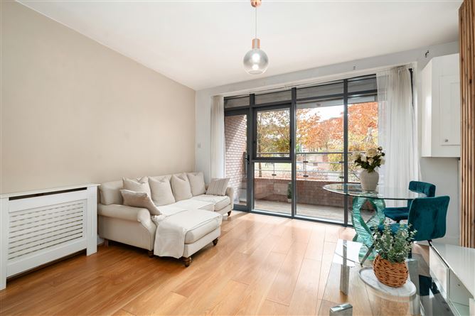 33 The Oval, Tullyvale, Cabinteely, Dublin 18