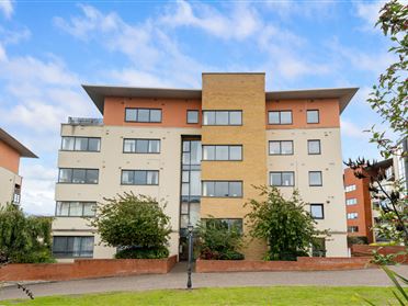 33 The Oval, Tullyvale, Cabinteely, Dublin 18
