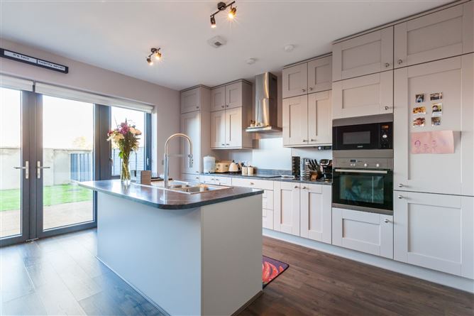 7 Hollywoodrath Crescent, Hollystown, Dublin 15