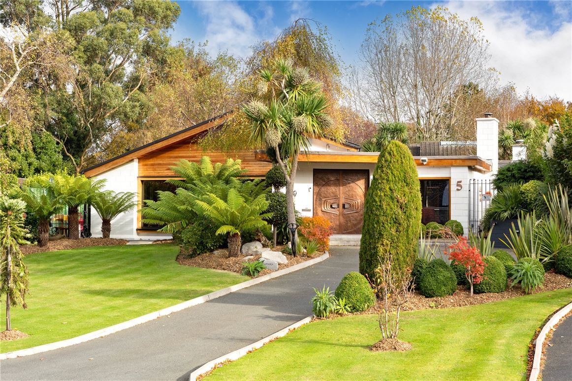 Mutiara, 5 Kilgobbin Heights, Stepaside, Dublin 18