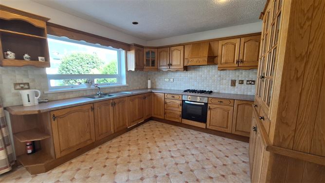 https://photos-a.propertyimages.ie/media/4/6/9/4997964/0f69345d-ee55-4341-995a-71389b3023ce_l.jpg