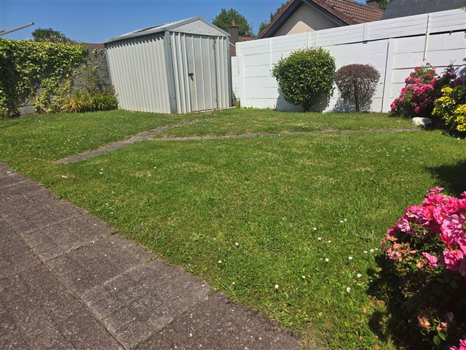 https://photos-a.propertyimages.ie/media/4/6/9/4997964/0f69345d-ee55-4341-995a-71389b3023ce_l.jpg