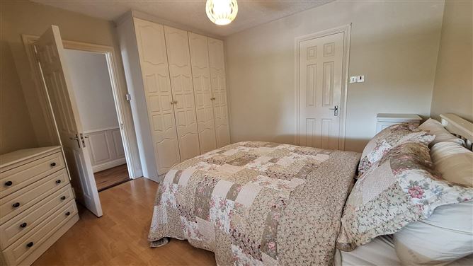 https://photos-a.propertyimages.ie/media/4/6/9/4997964/0f69345d-ee55-4341-995a-71389b3023ce_l.jpg