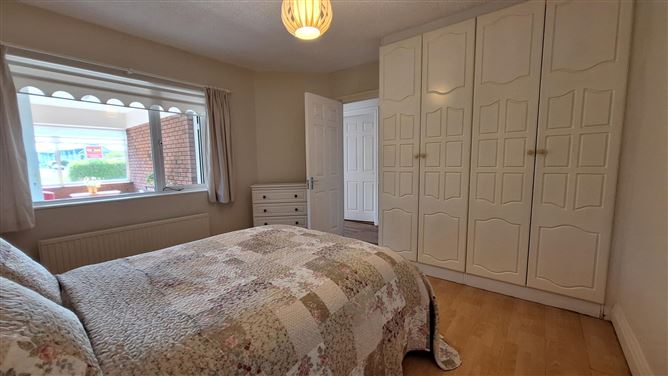 https://photos-a.propertyimages.ie/media/4/6/9/4997964/0f69345d-ee55-4341-995a-71389b3023ce_l.jpg