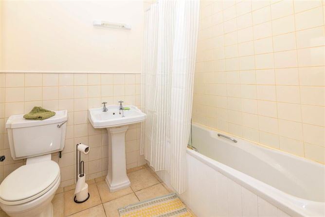 10 An Doirin, Green Street, Dingle, Kerry