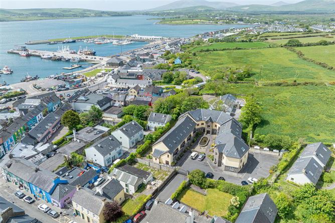 Photo 14 of 21 — 10 An Doirin, Green Street, Dingle, Kerry