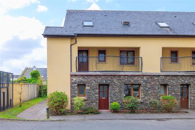 Photo 20 of 21 — 10 An Doirin, Green Street, Dingle, Kerry