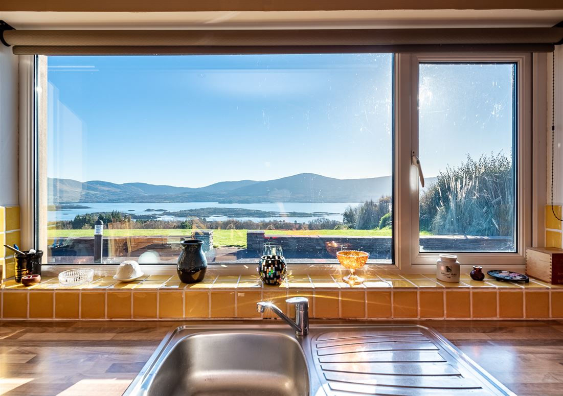 Iona House, Cappanacush East, Templenoe, Kenmare, Co. Kerry Iona House, Cappanacush East, Templenoe, Kenmare, Co. Kerry