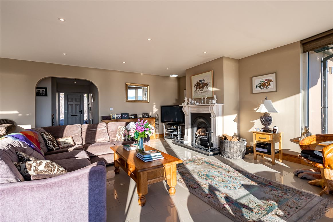 Iona House, Cappanacush East, Templenoe, Kenmare, Co. Kerry Iona House, Cappanacush East, Templenoe, Kenmare, Co. Kerry
