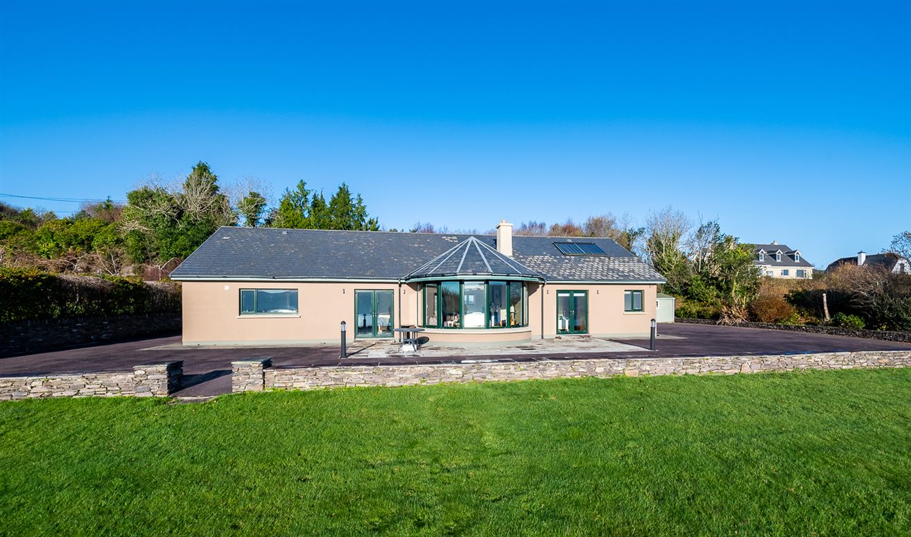 Iona House, Cappanacush East, Templenoe, Kenmare, Co. Kerry Iona House, Cappanacush East, Templenoe, Kenmare, Co. Kerry