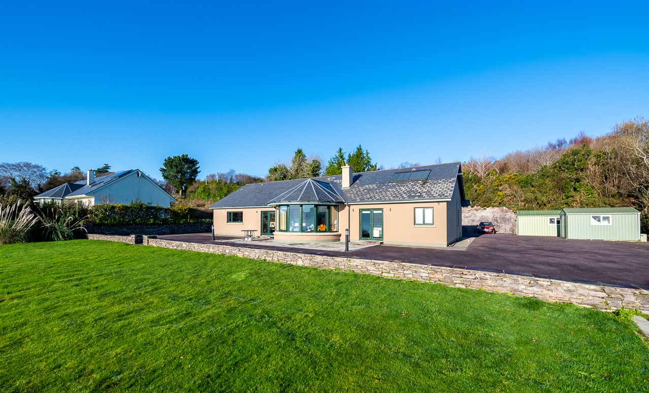 Iona House, Cappanacush East, Templenoe, Kenmare, Co. Kerry Iona House, Cappanacush East, Templenoe, Kenmare, Co. Kerry