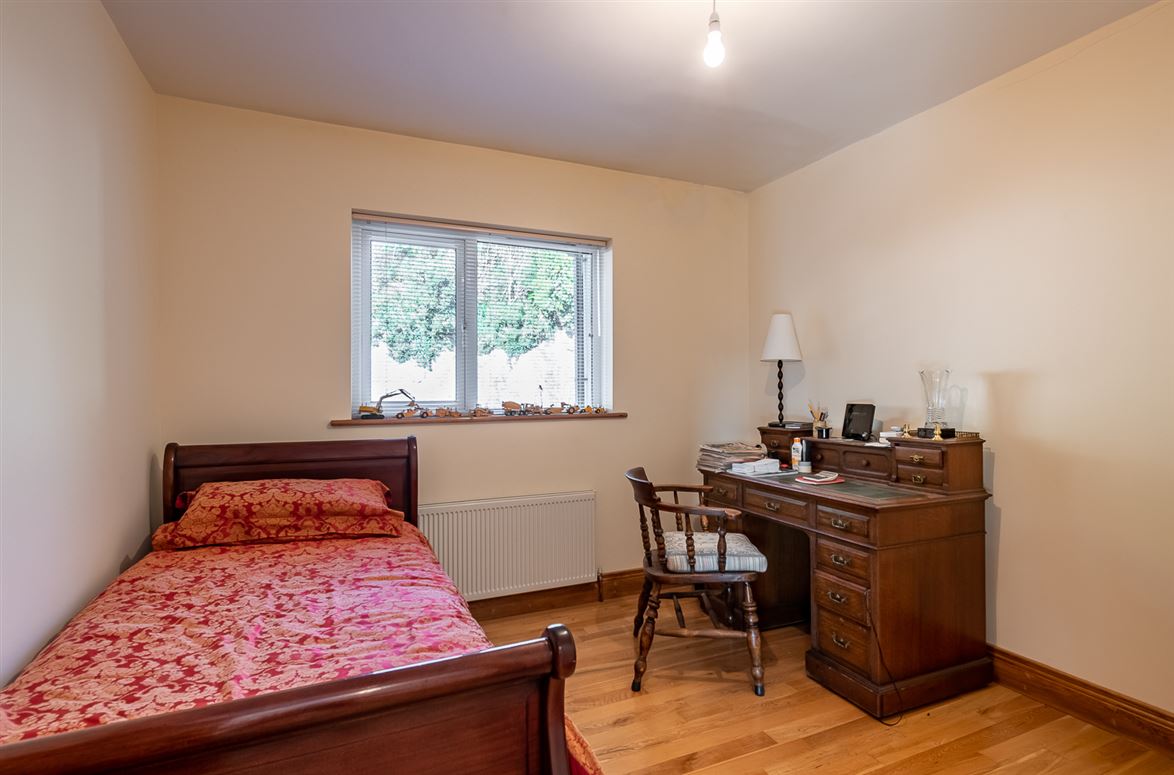 Iona House, Cappanacush East, Templenoe, Kenmare, Co. Kerry Iona House, Cappanacush East, Templenoe, Kenmare, Co. Kerry