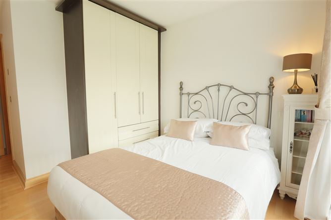 6 The Walk, Carrickmines Green, Carrickmines, Dublin 18