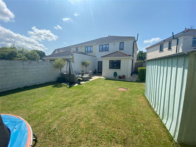 https://photos-a.propertyimages.ie/media/4/7/0/4938074/9438df29-65ac-460d-8dc1-08c5108751be_l.jpg