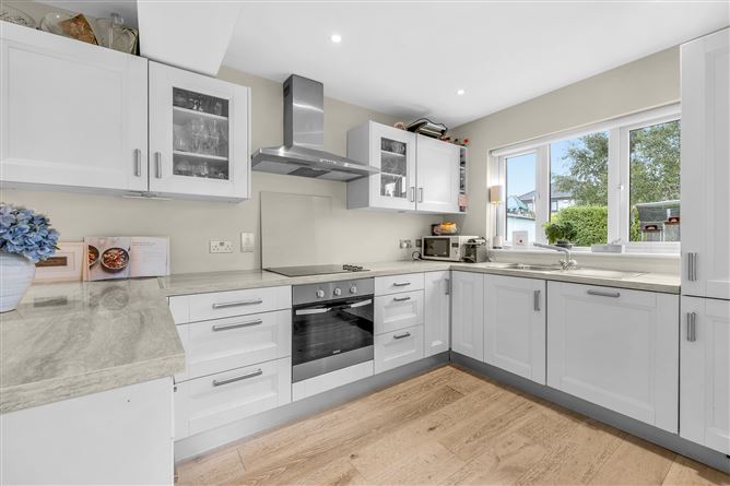 https://photos-a.propertyimages.ie/media/4/7/0/4938074/9438df29-65ac-460d-8dc1-08c5108751be_l.jpg