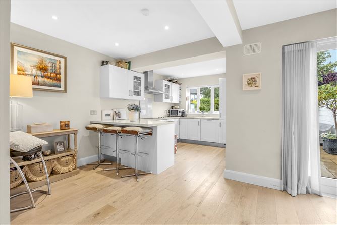 https://photos-a.propertyimages.ie/media/4/7/0/4938074/9438df29-65ac-460d-8dc1-08c5108751be_l.jpg