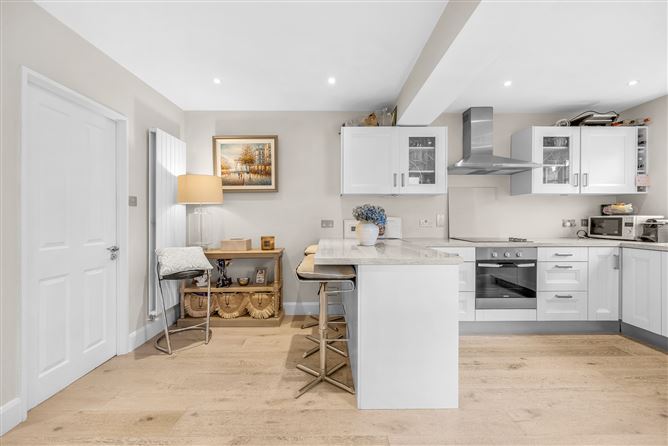 https://photos-a.propertyimages.ie/media/4/7/0/4938074/9438df29-65ac-460d-8dc1-08c5108751be_l.jpg
