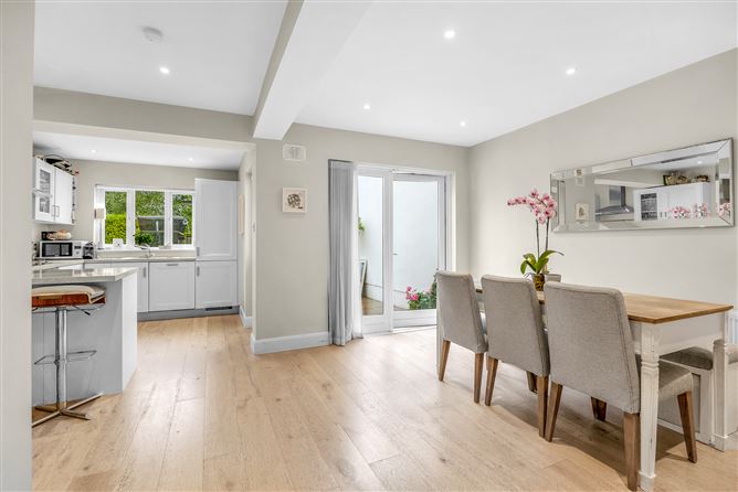 https://photos-a.propertyimages.ie/media/4/7/0/4938074/9438df29-65ac-460d-8dc1-08c5108751be_l.jpg