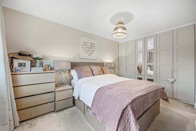 https://photos-a.propertyimages.ie/media/4/7/0/4938074/9438df29-65ac-460d-8dc1-08c5108751be_l.jpg