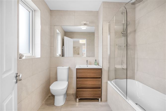 https://photos-a.propertyimages.ie/media/4/7/0/4938074/9438df29-65ac-460d-8dc1-08c5108751be_l.jpg
