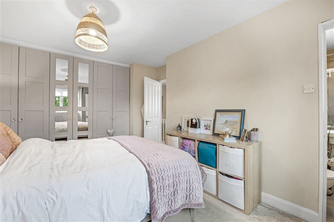 https://photos-a.propertyimages.ie/media/4/7/0/4938074/9438df29-65ac-460d-8dc1-08c5108751be_l.jpg