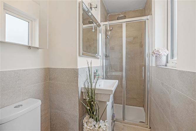 https://photos-a.propertyimages.ie/media/4/7/0/4938074/9438df29-65ac-460d-8dc1-08c5108751be_l.jpg