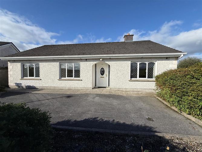 34 Hollywood Grove, Ballaghaderreen, Co. Roscommon