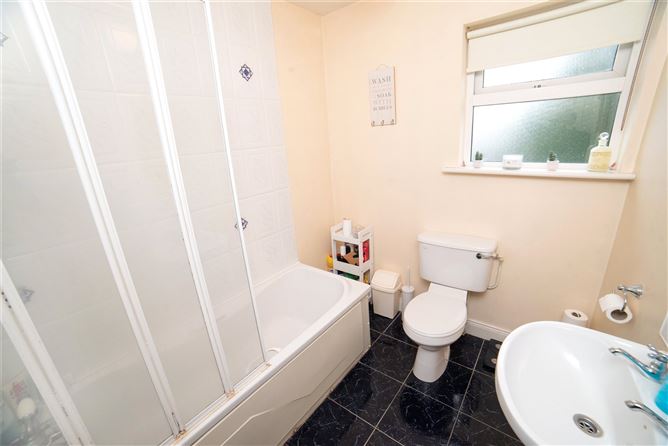 18 The Lawn, College Wood, Mallow, Co. Cork