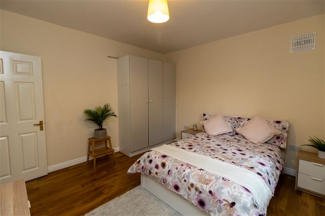 2 Poplar Grove , Naas, Kildare