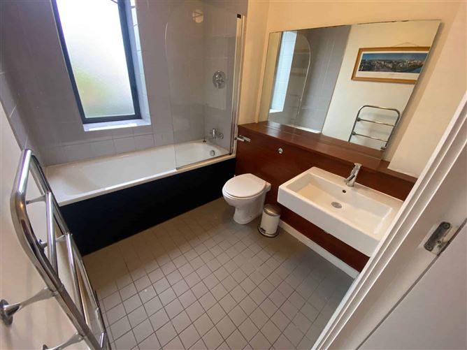 Compass Court North, Ashtown, Dublin 15 (Room To Rent)