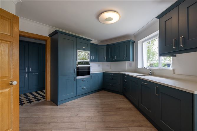 https://photos-a.propertyimages.ie/media/4/7/1/4999174/2c6daf00-9a8f-4ab5-9ae0-4d6f039a6170_l.jpg